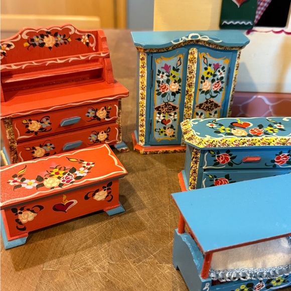 RARE Vintage Dora Kuhn Wooden Dollhouse & Hand Painted Furniture West Germany - Picture 14 of 16